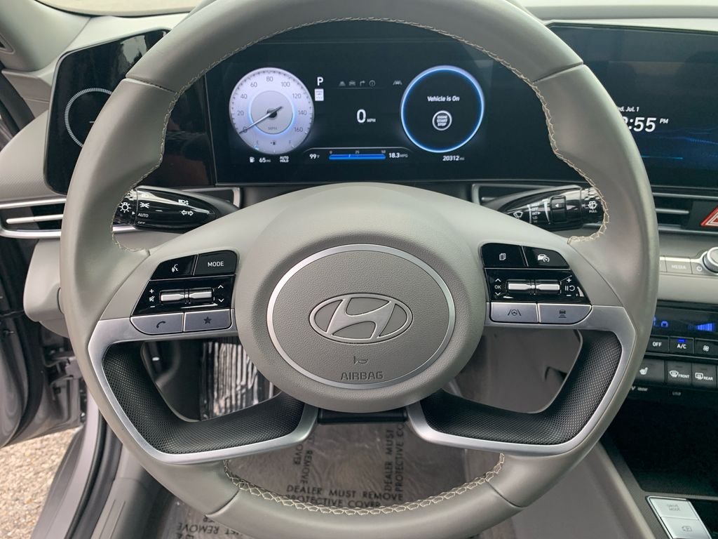 Used 2025 Silver Hyundai SEL Convenience image 15