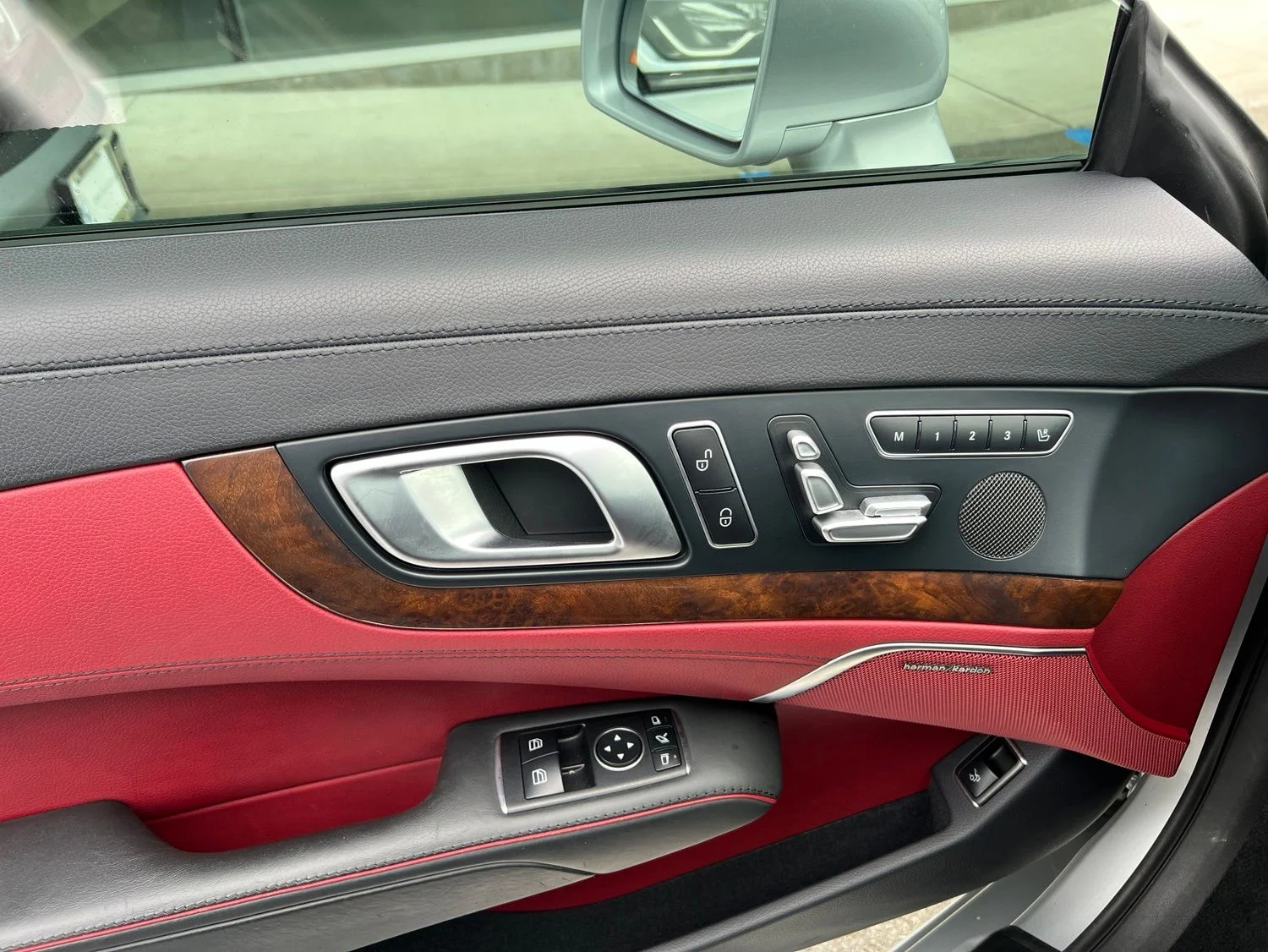 Used 2019 Silver Mercedes-Benz SL 550 image 24
