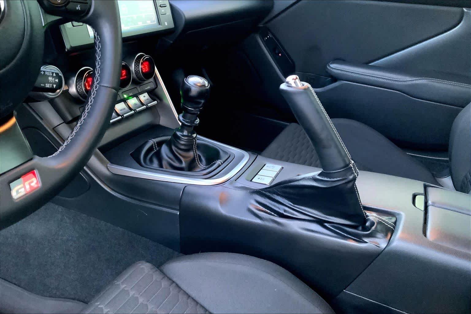 Used 2024 Raven Toyota  image 27