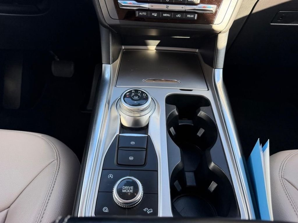 Used 2020 Star White Metallic Tri-Coat Ford XLT image 18
