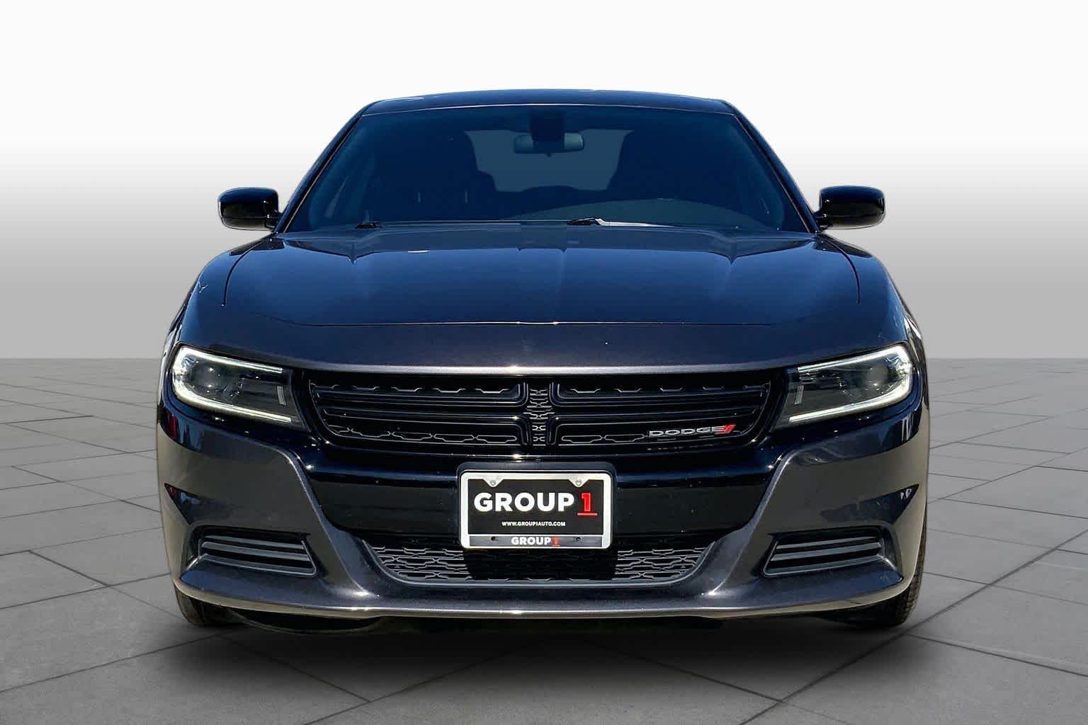 Used 2022 Granite Pearlcoat Dodge SXT image 4