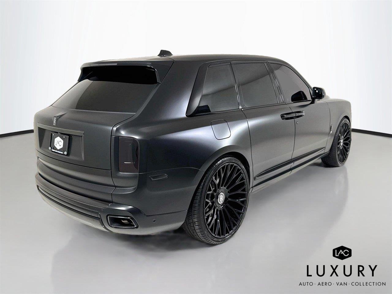 Used 2023 Gunmetal Rolls-Royce Black Badge | Rear Entertainment | 26