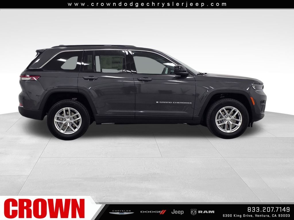 New 2026 Baltic Gray Metallic Clear-Coat Exterior Paint Jeep Laredo image 4