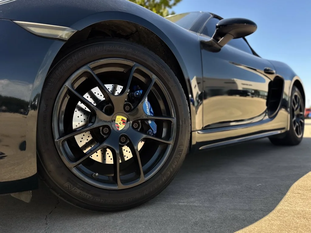 Used 2017  Porsche Base image 8