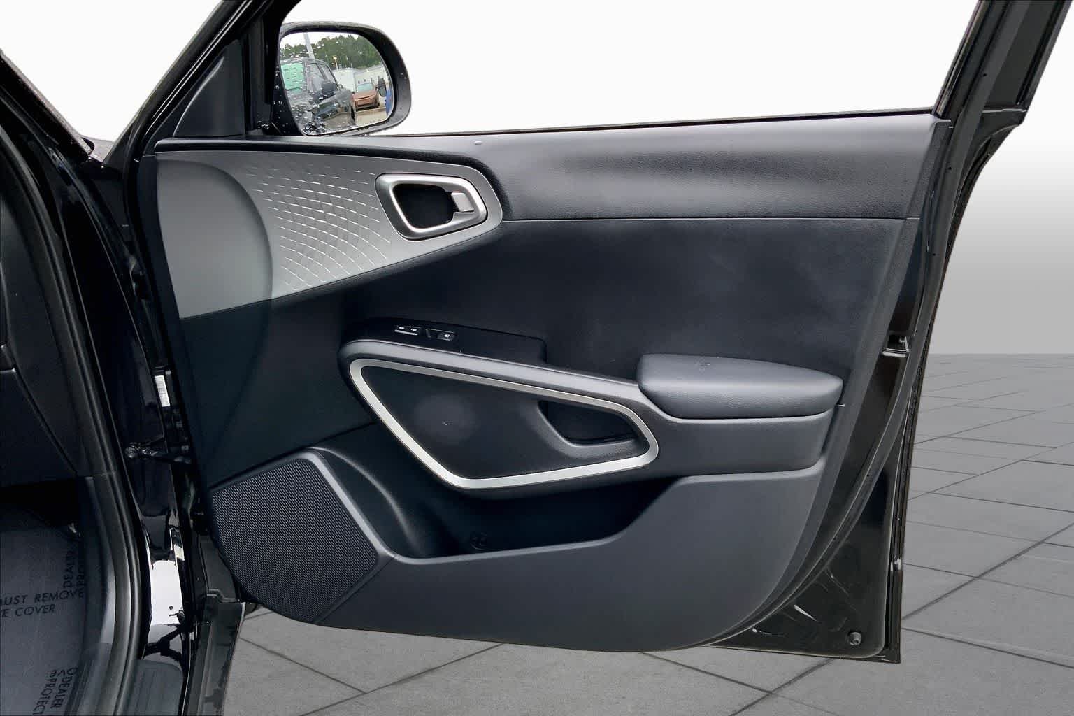 Used 2024 Fusion Black Kia LX image 22