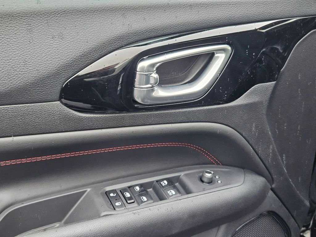Used 2026 Diamond Black Crystal Pearlcoat Jeep Trailhawk image 10