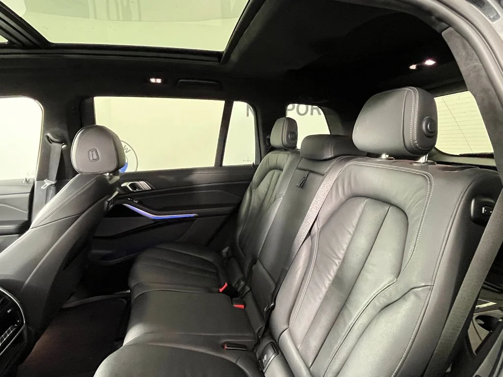 Used 2020 Black BMW xDrive40i image 4