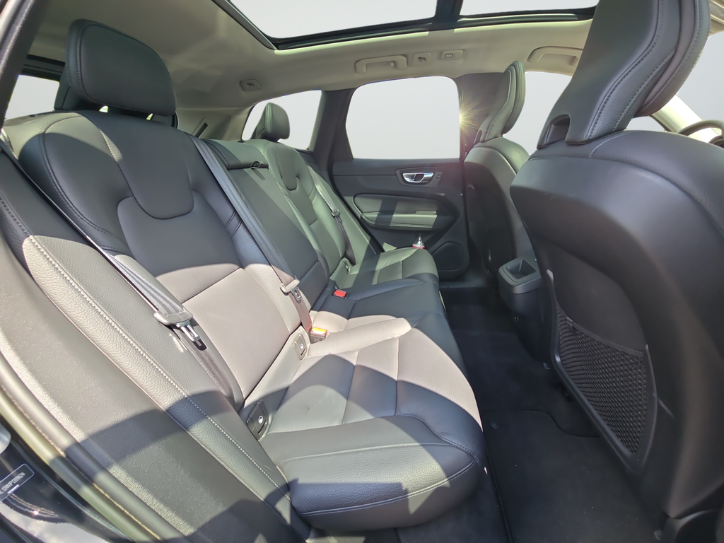 2023 Volvo XC60 Plus - Photo 28