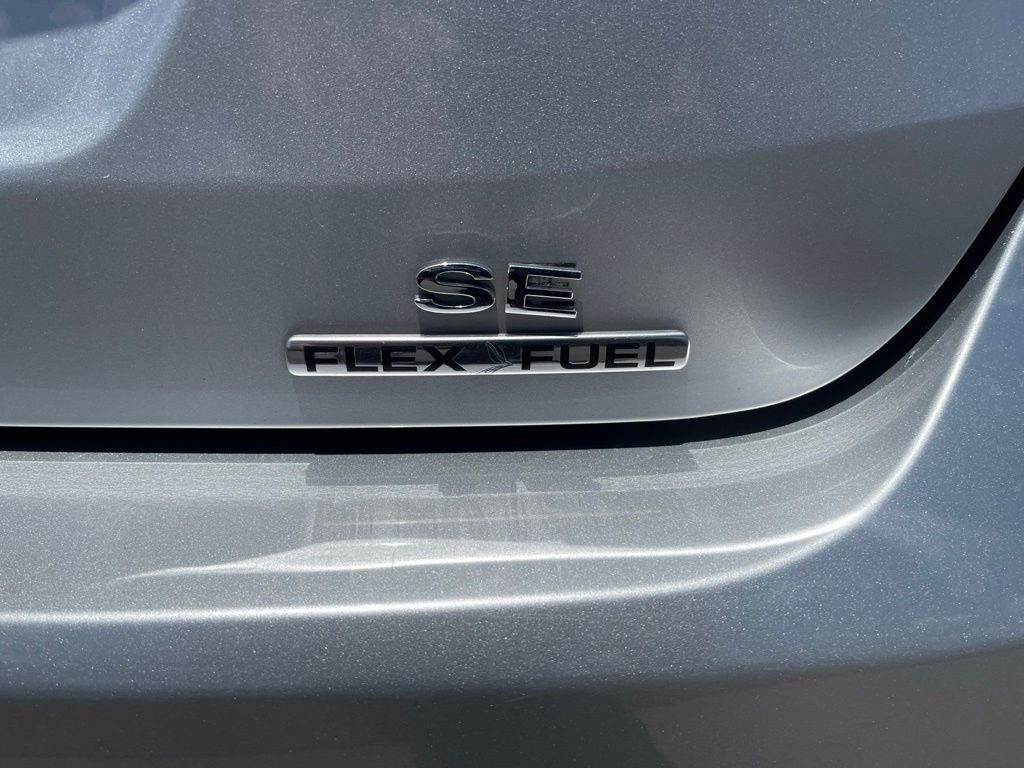 Used 2016 Silver Ford SE image 9