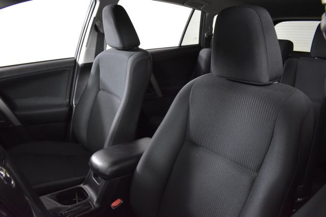 Used 2018 Gray Toyota LE image 10