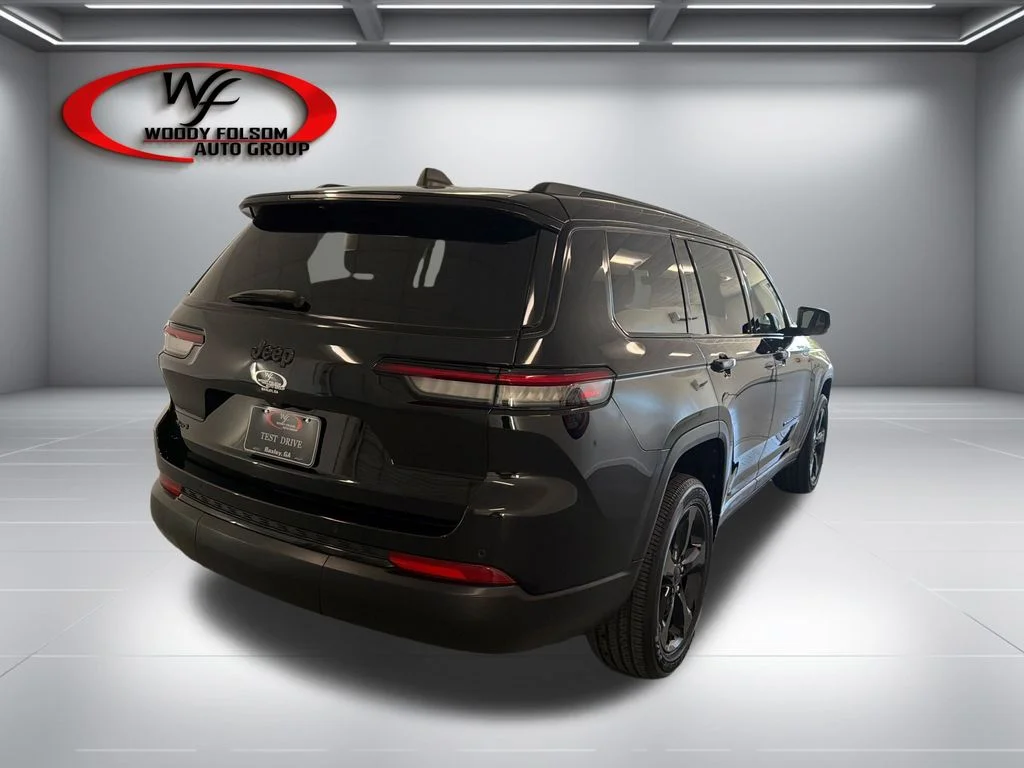 Used 2025 Black Jeep Altitude X image 6