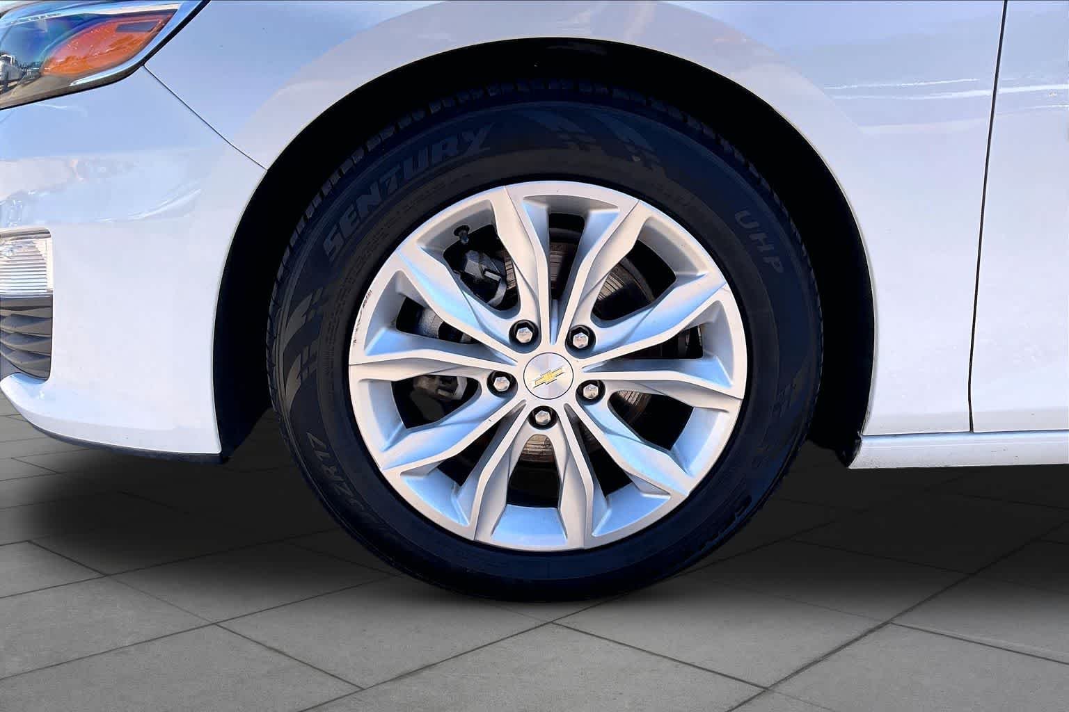 Used 2024 Summit White Chevrolet LT image 11