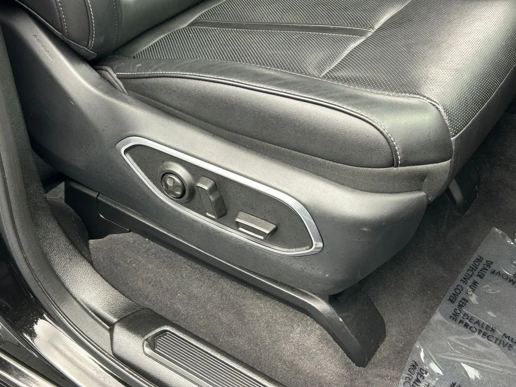 Used 2023 Diamond Black Crystal Pearlcoat Jeep Base image 52
