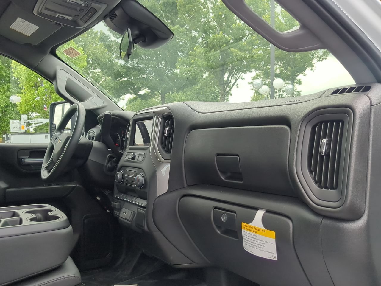 New 2026 Summit White Chevrolet Work Truck image 27