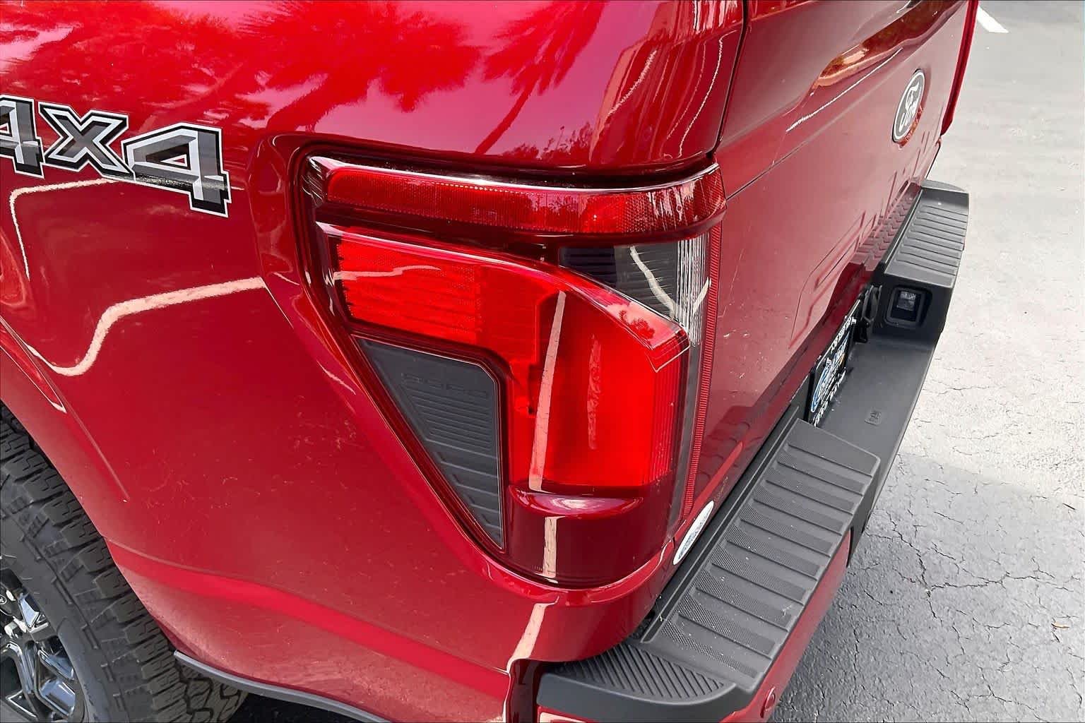 Used 2025 Rapid Red Metallic Tinted Clearcoat Ford XLT image 30