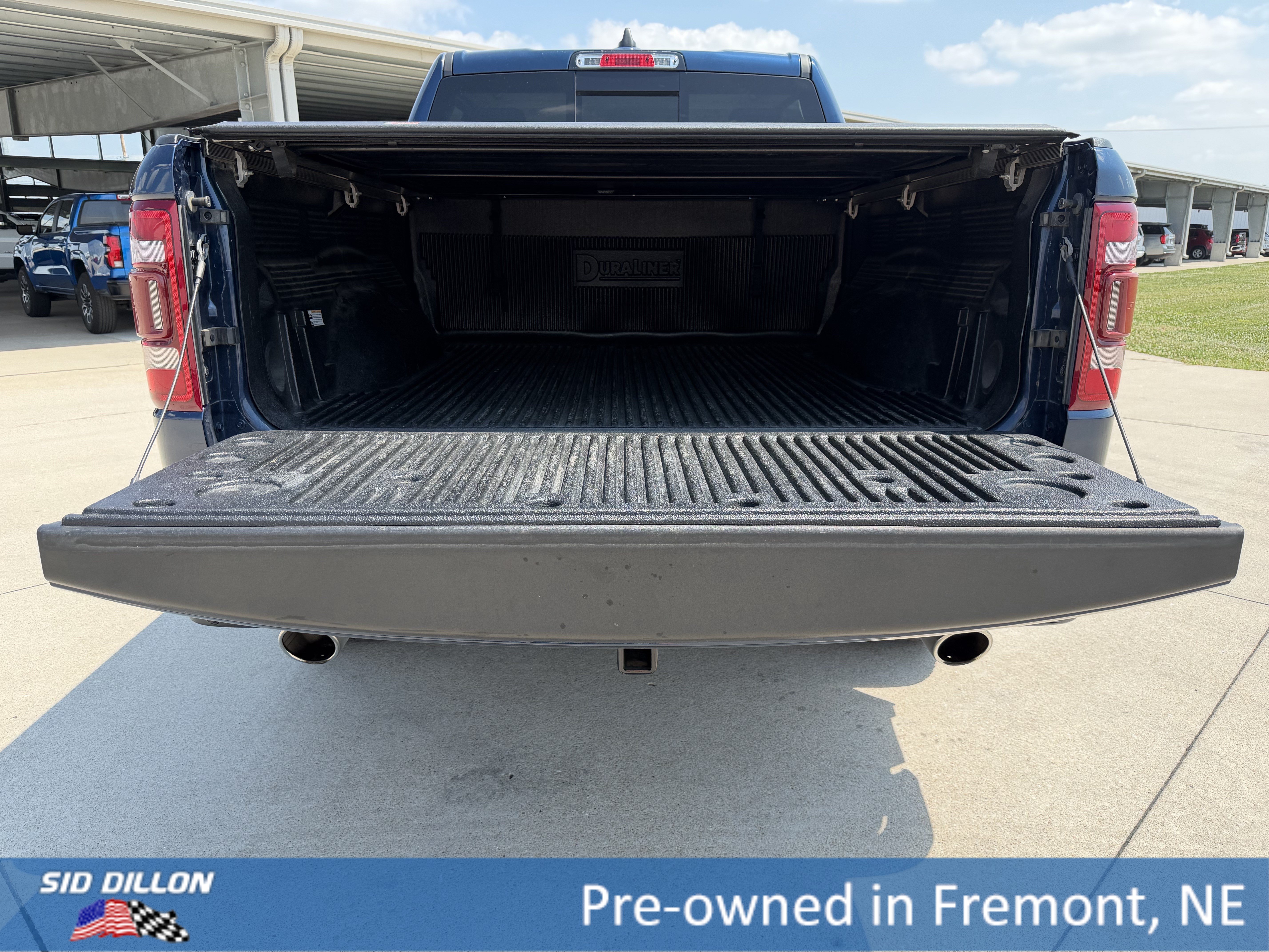 Used 2022 Patriot Blue Pearlcoat Ram Laramie image 10