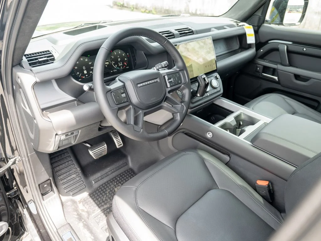 New 2026 Santorini Black Land Rover V8 image 11