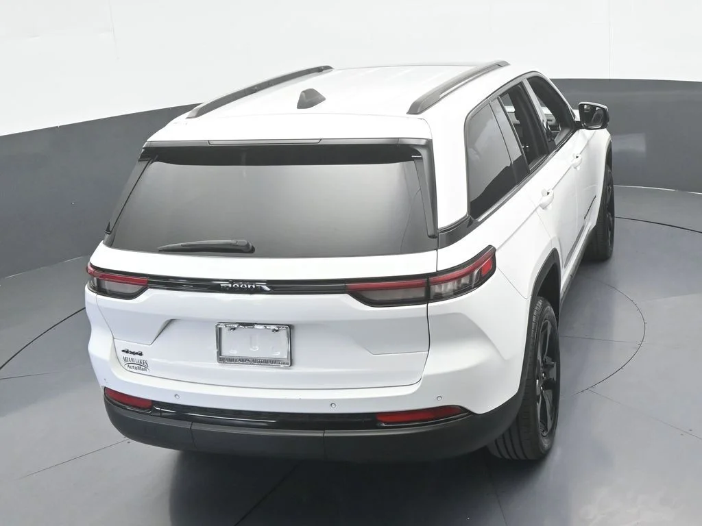Used 2023 Bright White Clearcoat Jeep Altitude X image 49