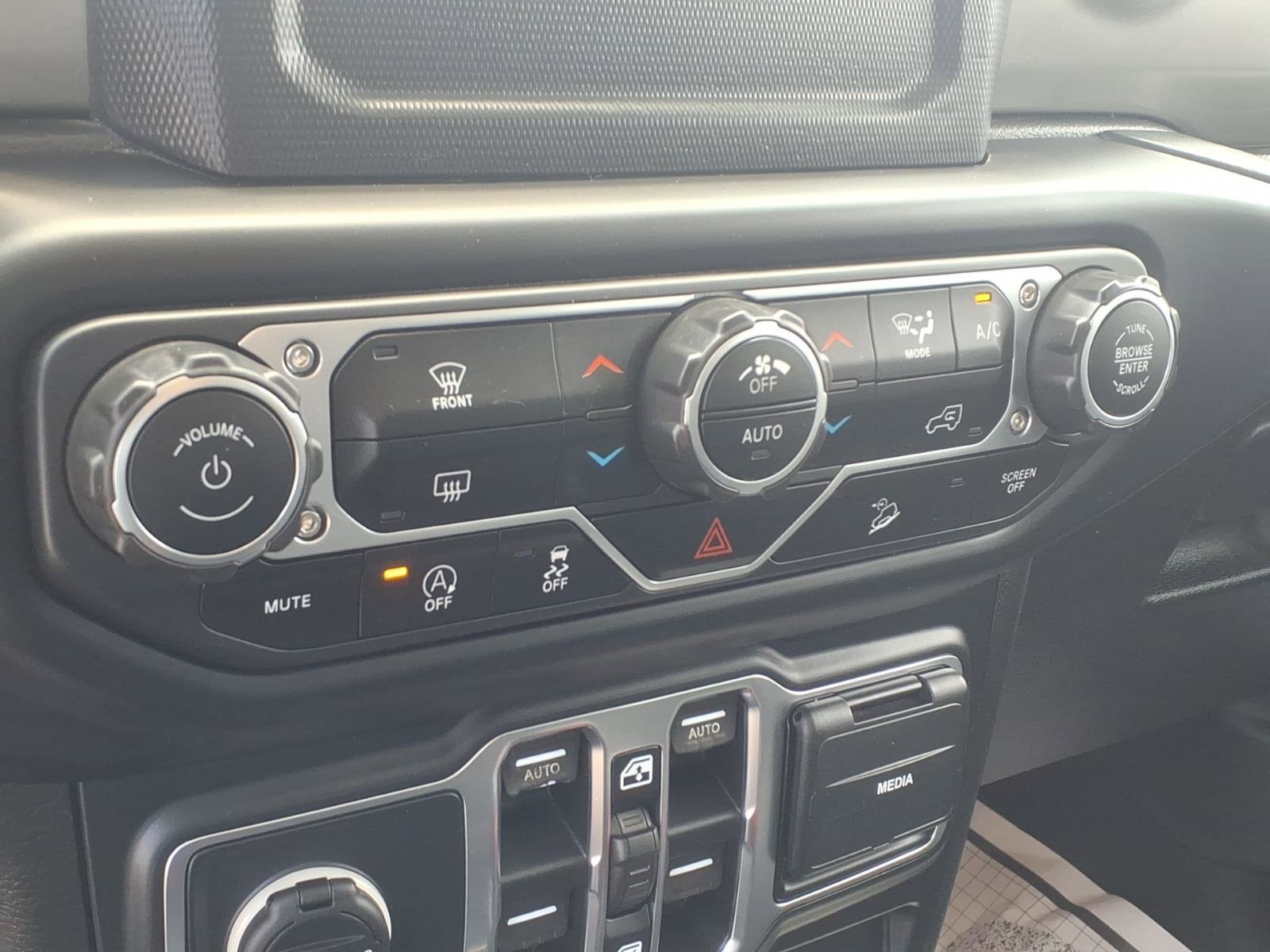 Used 2019 Bright White Clearcoat Jeep Sahara image 5
