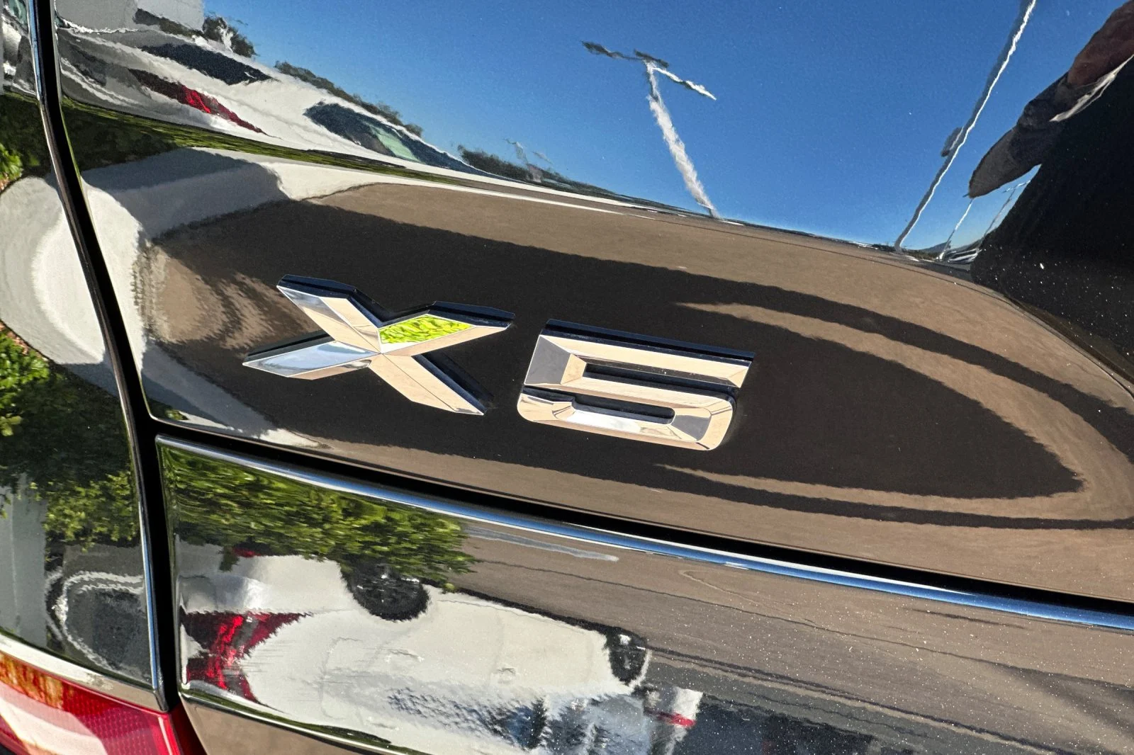 Used 2024 Black Sapphire Metallic BMW xDrive50e image 21