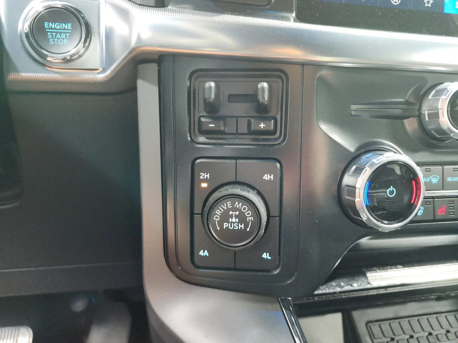 Used 2025 Blue Ford Lariat image 19