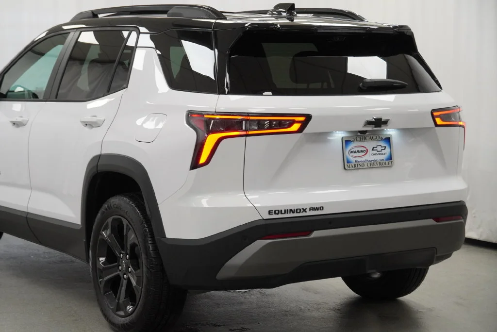 New 2027 Summit White Chevrolet LT image 16