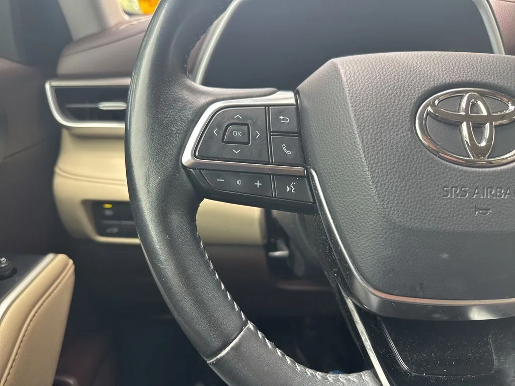 Used 2020 Magnetic Gray Metallic Toyota XLE image 13