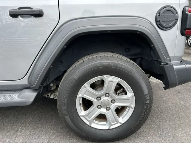 Used 2020 Silver Jeep Unlimited Sport S image 10
