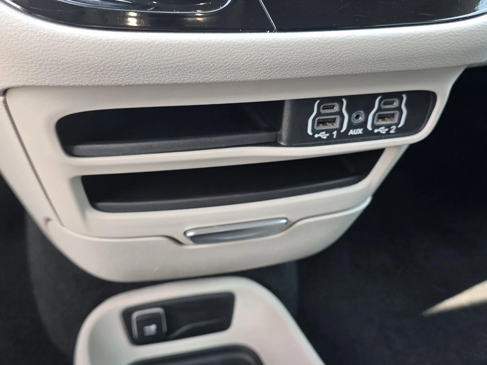 Used 2024 Silver Mist Clearcoat Chrysler Touring L image 16