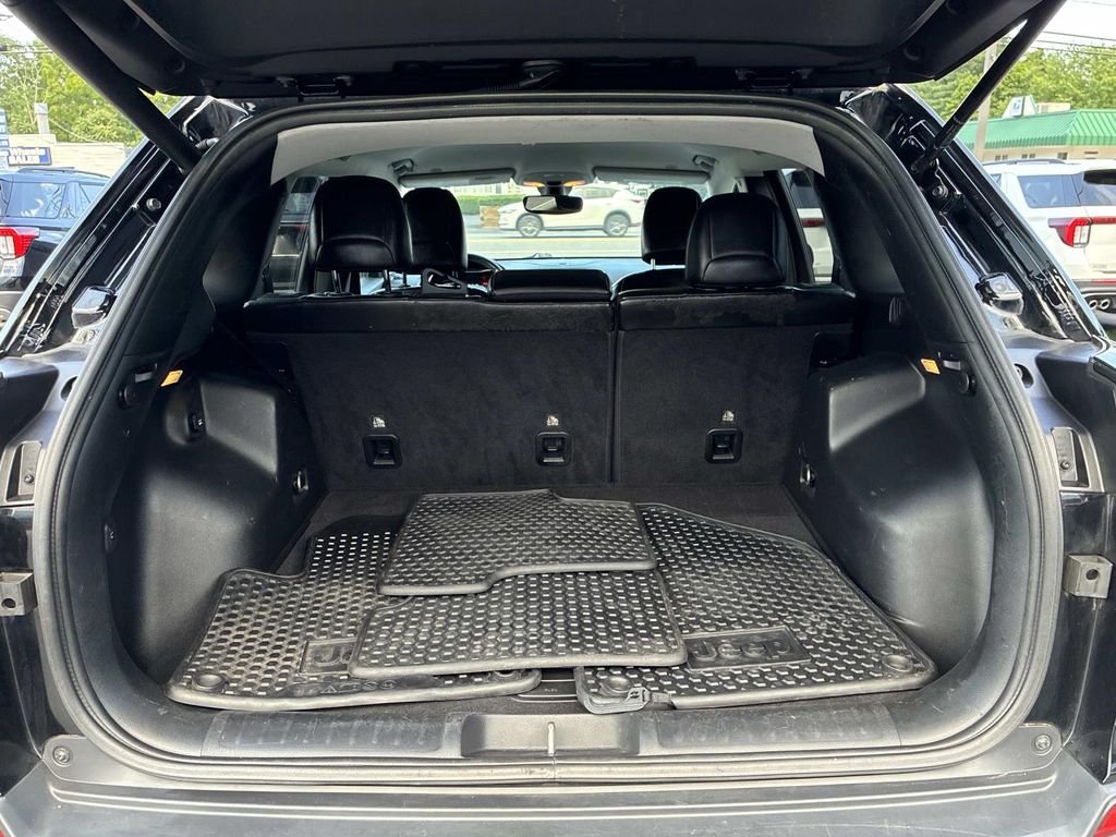 Used 2019 Black Jeep Latitude Plus image 13