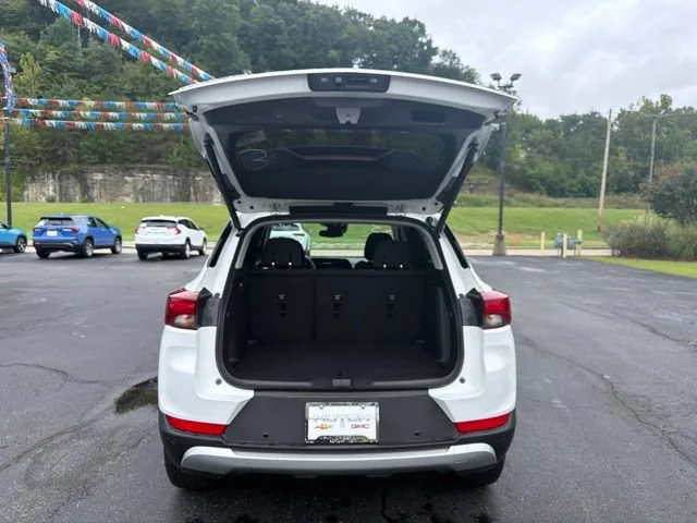 New 2026 Summit White Chevrolet LT image 20