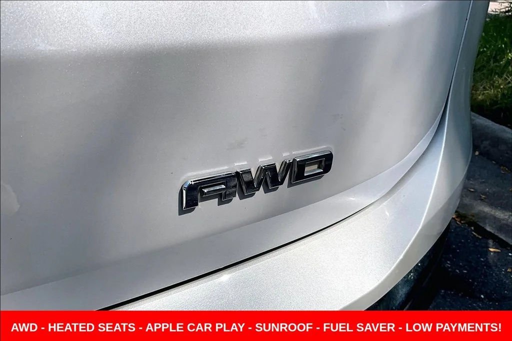 Used 2020 White GMC SLT image 30