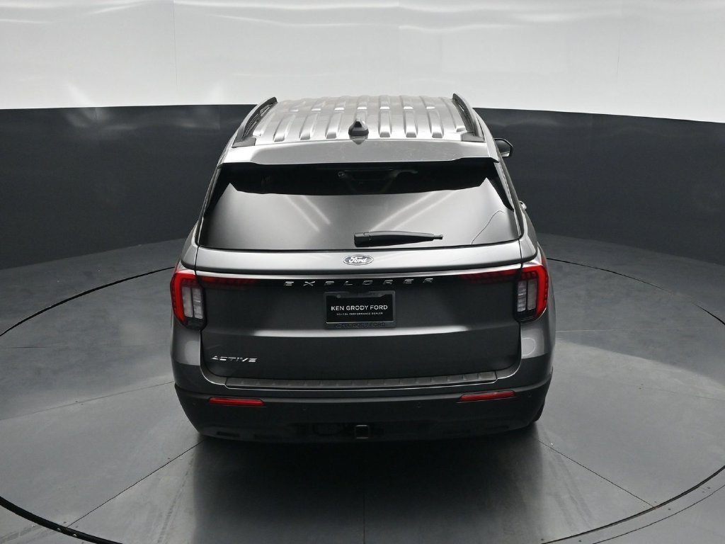 New 2027 Carbonized Gray Metallic Ford Active image 39