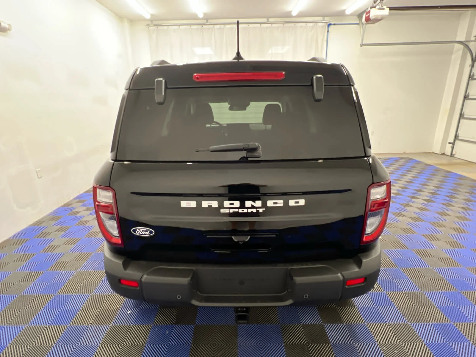 New 2026 Shadow Black Ford Badlands image 5