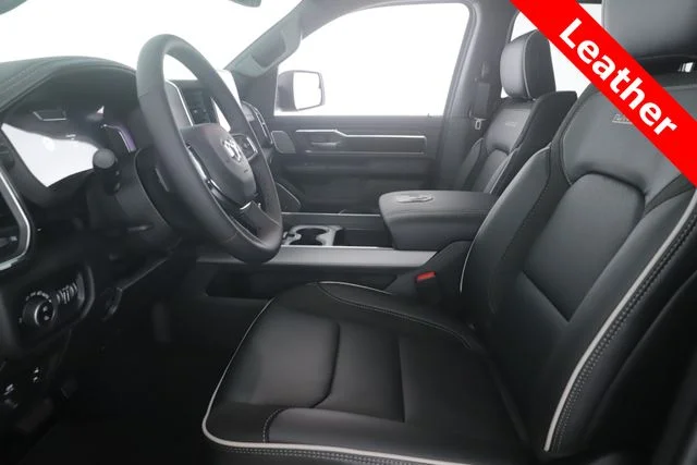 New 2026 Diamond Black Crystal Pearl-Coat Exterior Paint RAM Laramie image 16