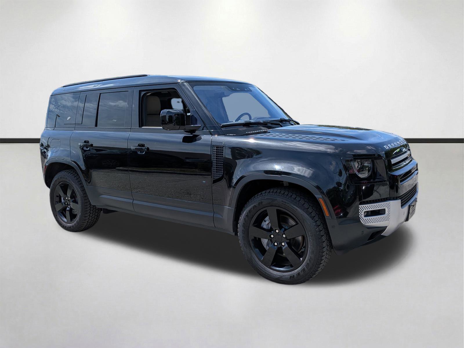 Used 2022 Santorini Black Metallic Land Rover SE image 1