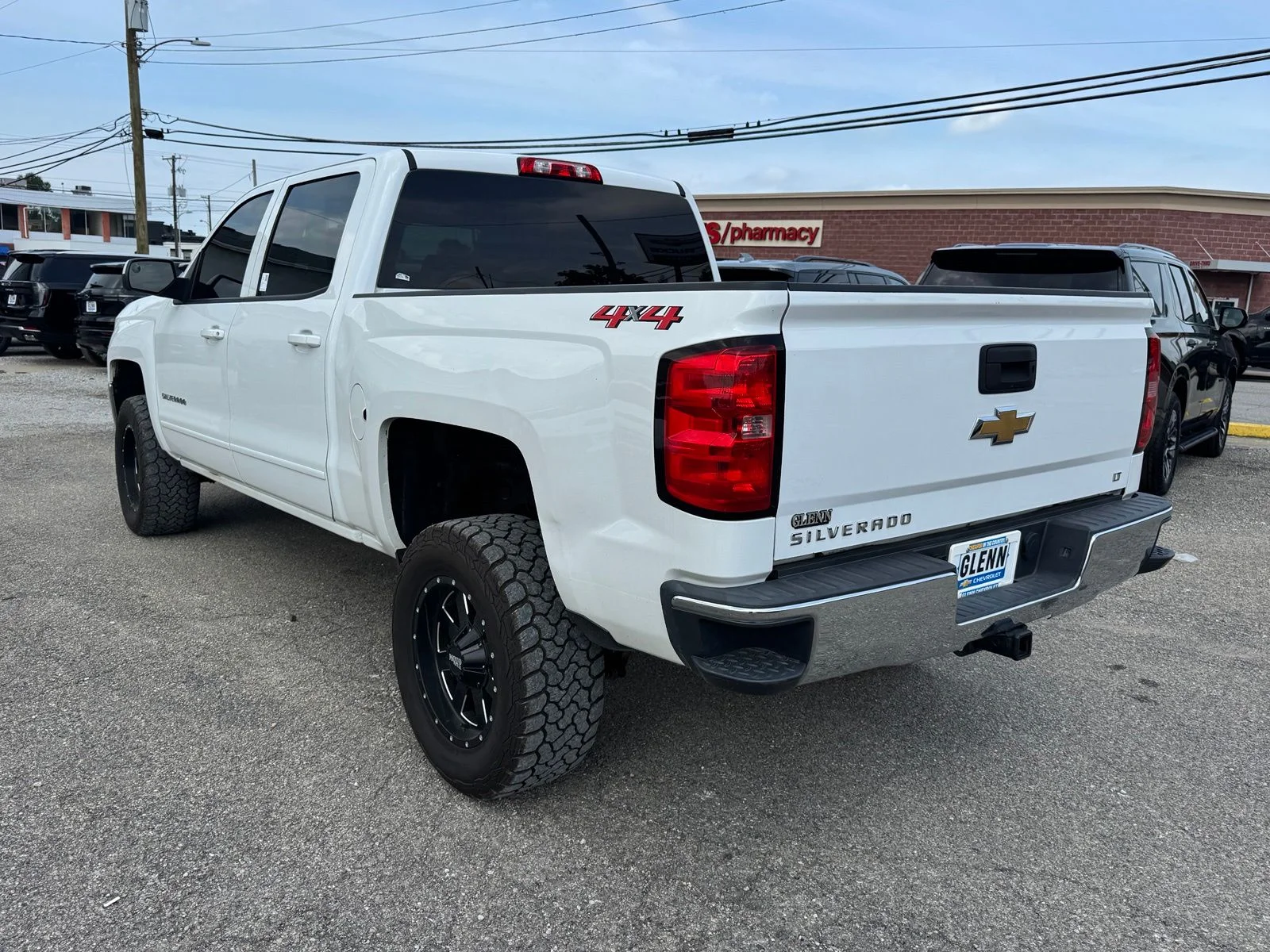 Used 2018 White Chevrolet LT image 4