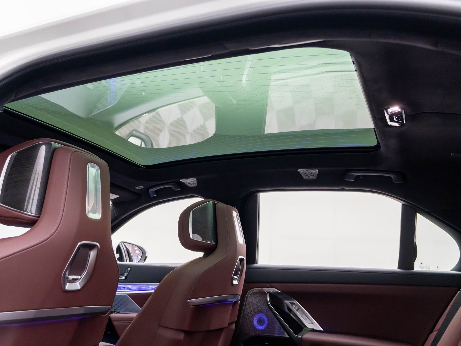 New 2026 Alpine White BMW 760i xDrive image 17