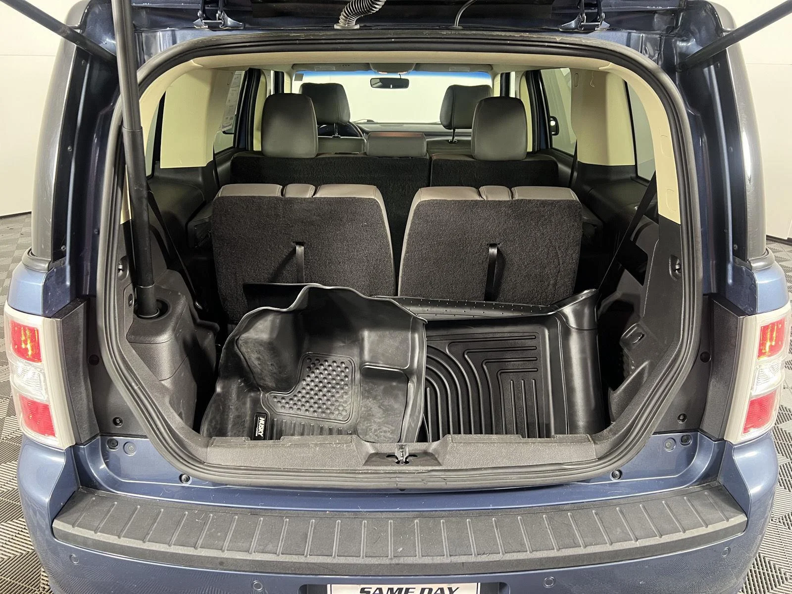 Used 2019 Blue Ford SEL image 12
