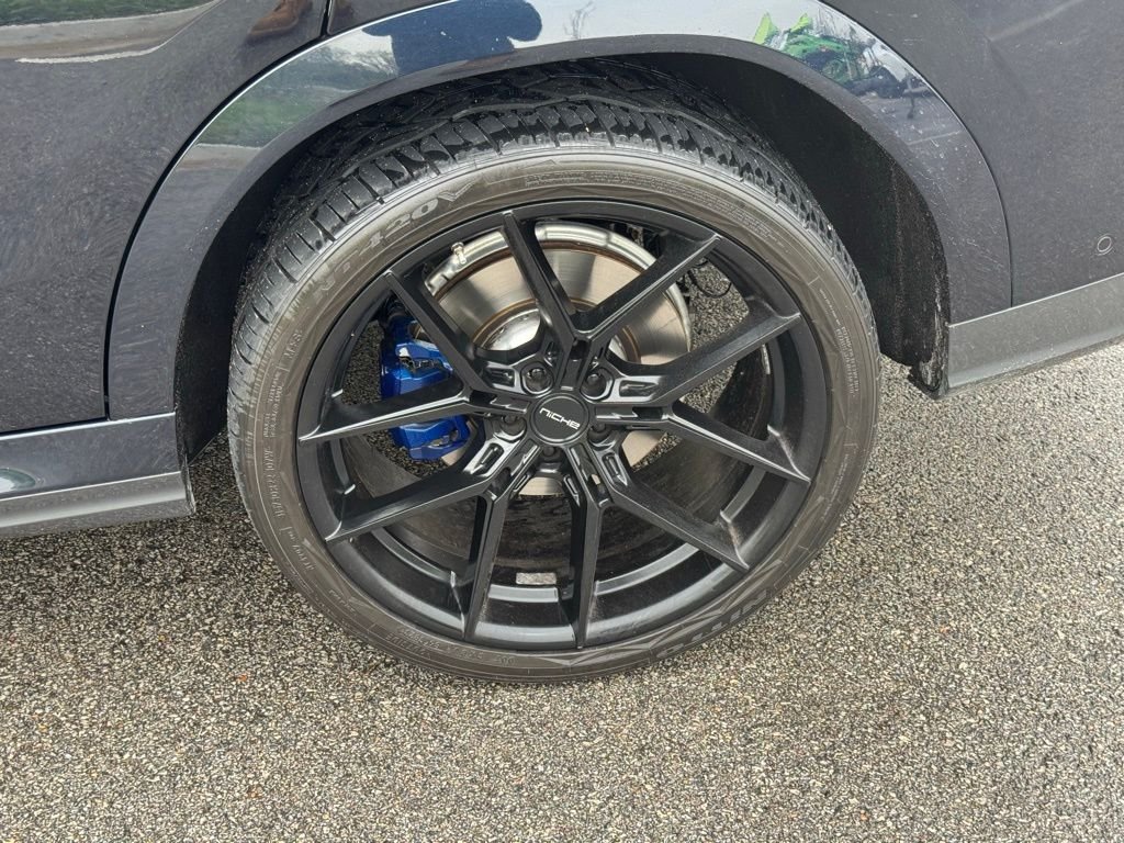 Used 2022 Black BMW xDrive40i image 11