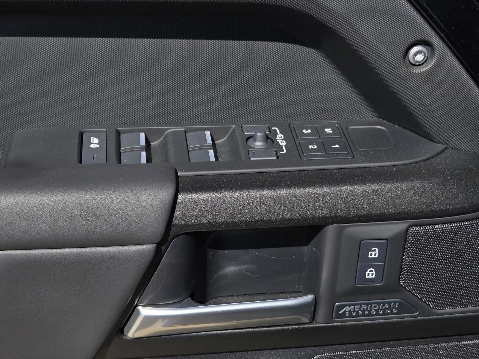 2025 Land Rover Defender V8 - Photo 24
