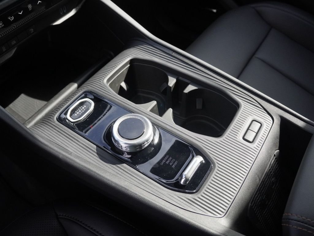 New 2026 Diamond Black Crystal Pearl-Coat Exterior Paint Jeep Limited image 15