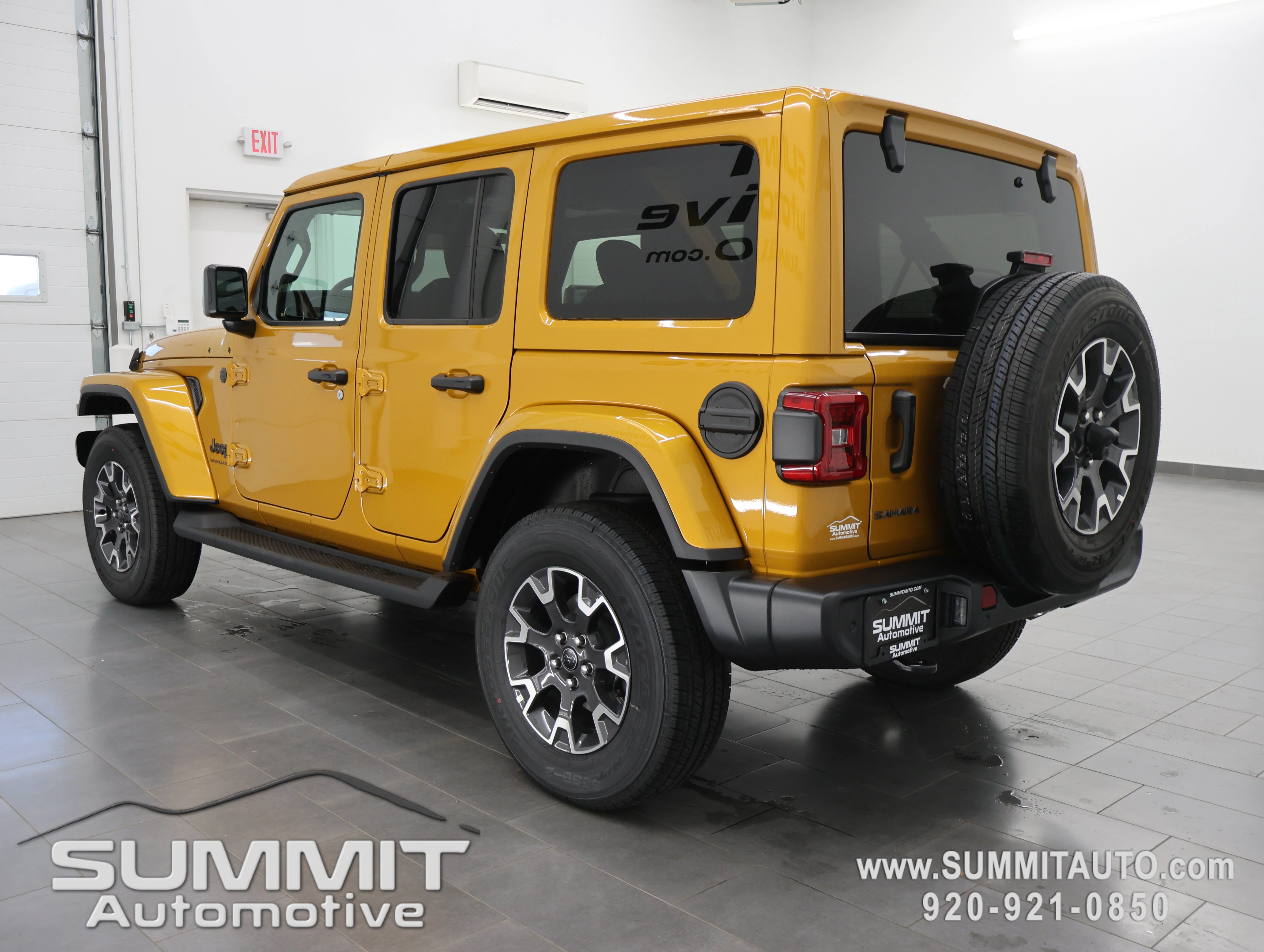 New 2026 Goldilocks Exterior Paint Jeep Sahara image 5