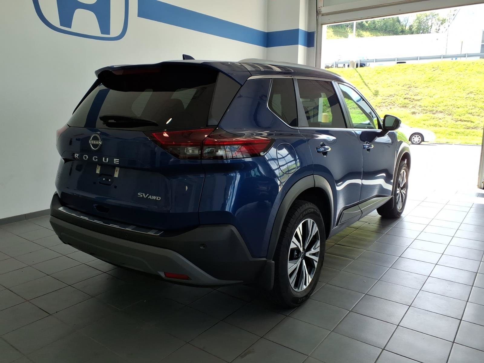 Used 2022 Caspian Blue Metallic Nissan SV image 5