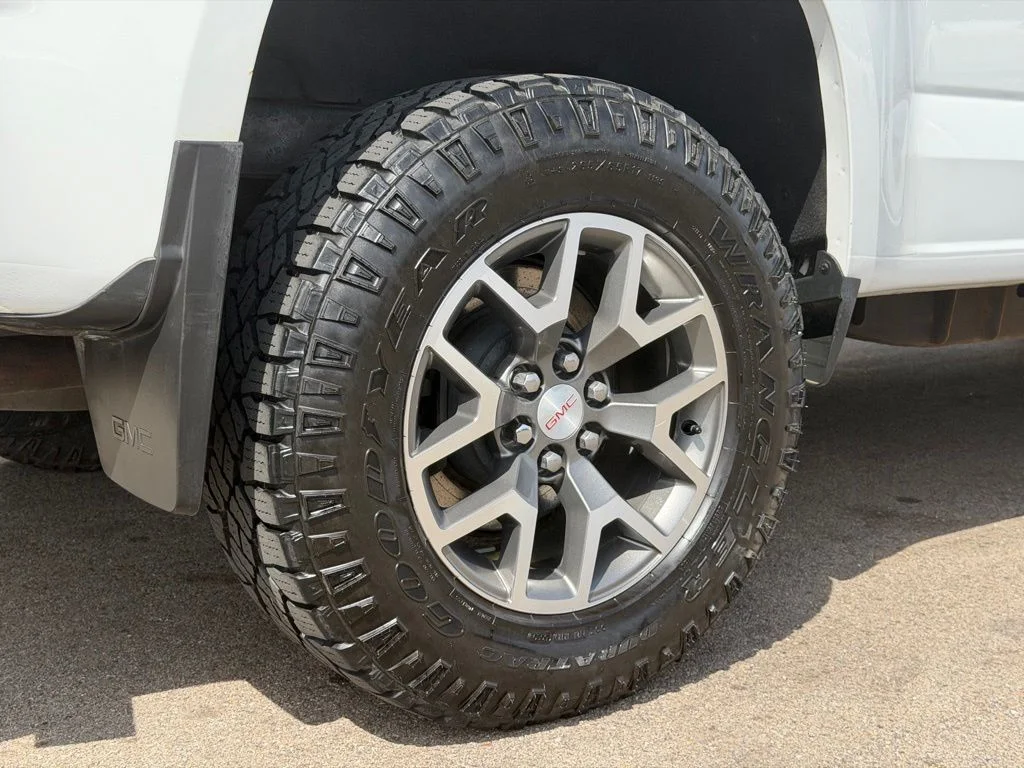 Used 2021 White GMC AT4 w/Leather image 24