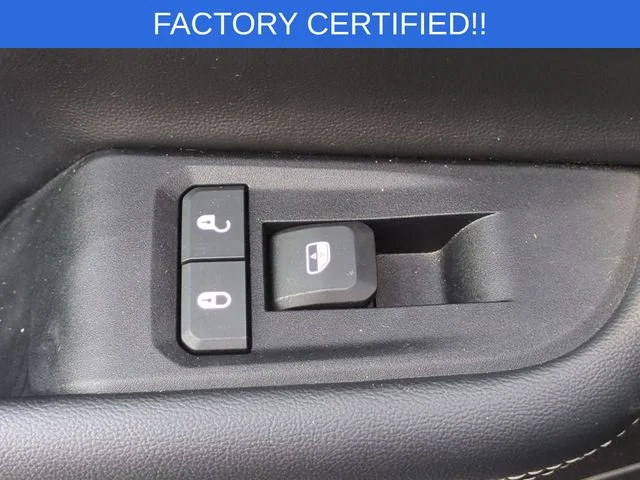 Used 2023 Red Jeep Altitude image 29
