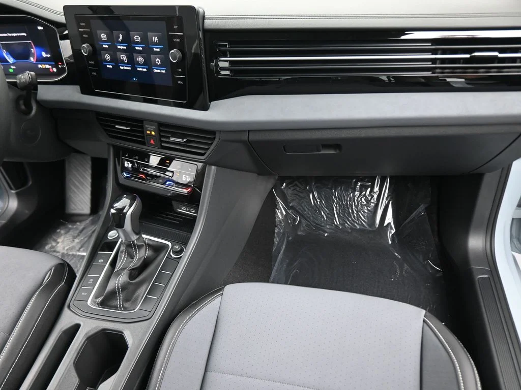 2026 Volkswagen Jetta SE - Photo 42
