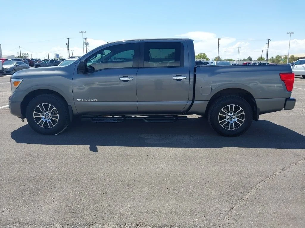 Used 2021 Gray Nissan SV image 4