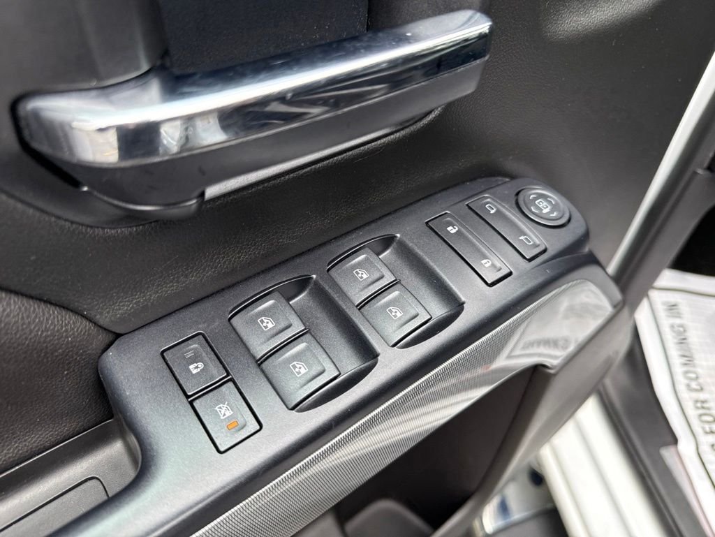 Used 2018 White Chevrolet LT image 20