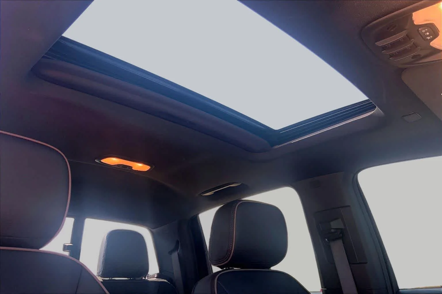 Used 2025 Glacier Metallic GMC Denali image 14